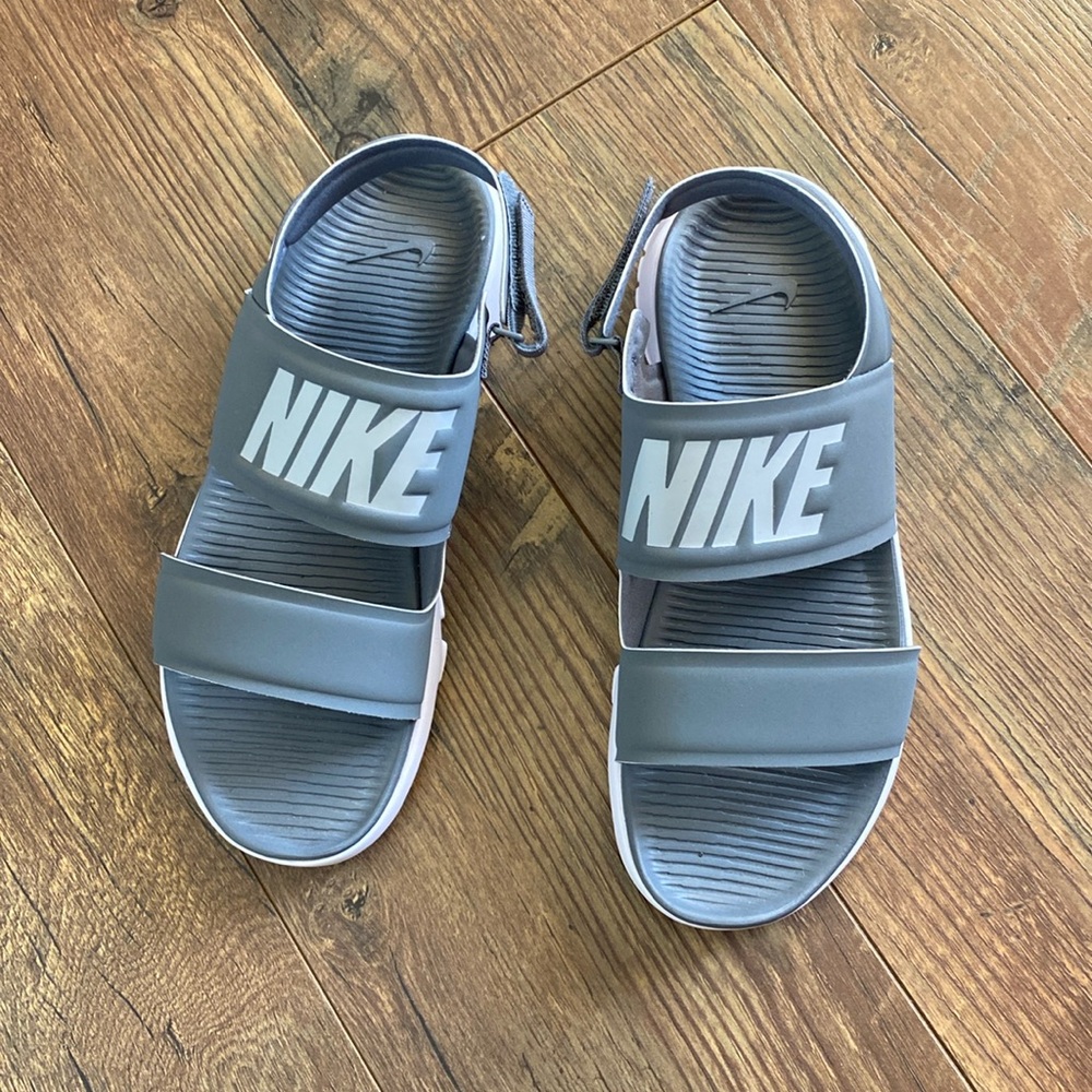 NIKE TANJUN SANDAL